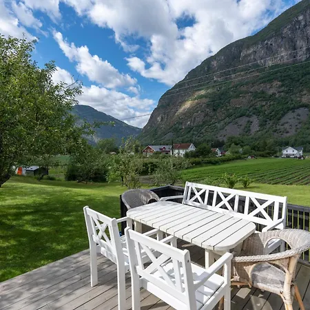 Jordeplegarden - Part Of A Farm - Two Buildings - Close To Flam *