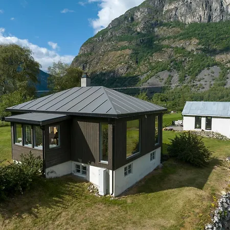 Holiday home Jordeplegarden - Part Of A Farm - Two Buildings - Close To Flam *