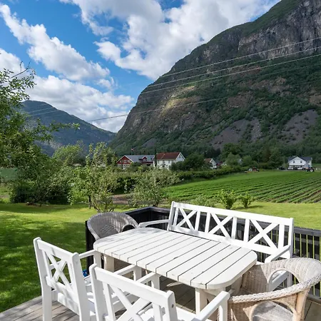 Jordeplegarden - Part Of A Farm - Two Buildings - Close To Flam *