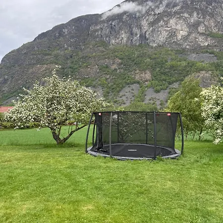 Vakantiehuis Jordeplegarden - Part Of A Farm - Two Buildings - Close To Flam *