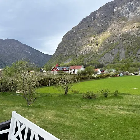 Jordeplegarden - Part Of A Farm - Two Buildings - Close To Flam Feriehus Lærdalsøyri