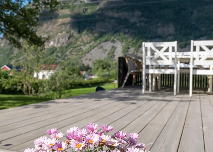 Dom wakacyjny Jordeplegarden - Part Of A Farm - Two Buildings - Close To Flam