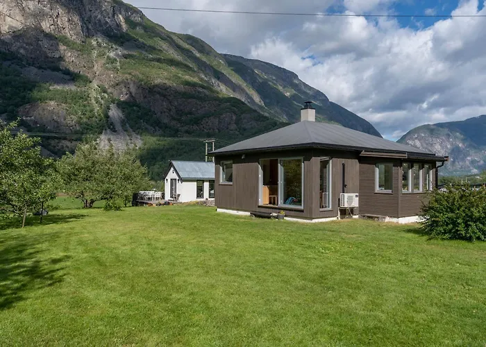 Hébergement de vacances Jordeplegarden - Part Of A Farm - Two Buildings - Close To Flam Lærdalsøyri