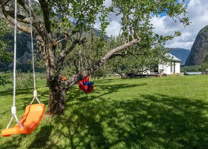 Jordeplegarden - Part Of A Farm - Two Buildings - Close To Flam * Lærdalsøyri