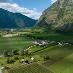 Jordeplegarden - Part Of A Farm - Two Buildings - Close To Flam *
