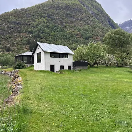 Jordeplegarden - Part Of A Farm - Two Buildings - Close To Flam *